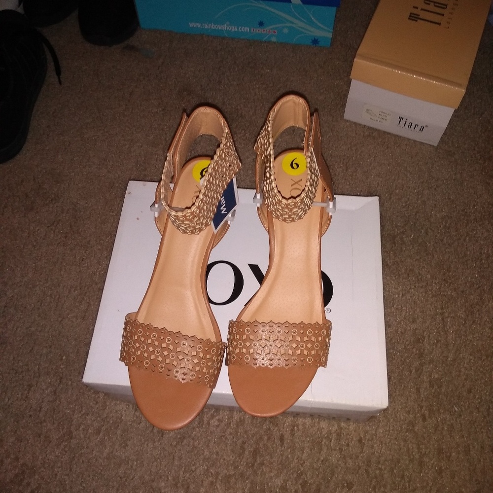 Shoes - Picture 2 of 3